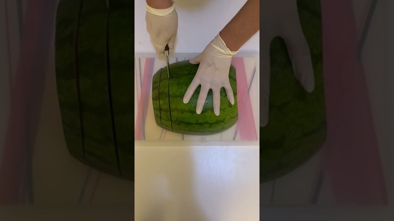 طريقة تقطيع البطيخ من تقديم الشيف مازن الحربي #فواكه #slicing ##بطيخ